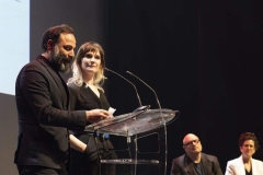 77-Les-membress-du-Jury-International-Jalal-Altawil-et-Anne-Pascale-Clairembourg-remettent-le-Prix-dInterpretation-2024