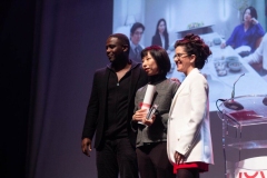 80-Les-membres-du-Jury-Cedric-Ido-et-Sophie-Galibert-avec-Sungyeon-Jeon-du-Centre-Culturel-Coreen-a-la-remise-du-Prix-du-Scenario-pour-A-NORMAL-FAMILY