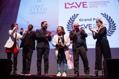 85-La-realisatrice-de-IF-ONLY-I-COULD-HIBERNATE-Zoljargal-Purevdash-celebree-par-le-Jury-International