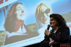 Gaya-Jiji-presente-a-Mons-pour-la-presentation-de-LETRANGERE
