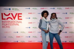 Lactrice-Larabie-Dimzoure-et-la-realisatrice-Chloe-Aicha-Boro-presentes-a-Mons-pour-LES-INVERTUEUSES