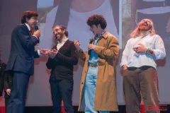 Remise-de-Coeur-de-Cristal-par-le-President-du-Festival-a-lequipe-du-film-douverture-Dalil-Merad-Julien-Le-Berre-et-Yann-Samuell