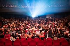 19-mars-Avant-la-ceremonie-de-cloture-du-Festival-au-Theatre-Royal-de-Mons-avec-le-public-et-les-invites