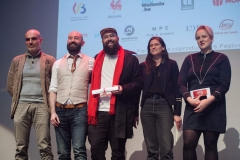 19-mars-Le-Jury-Cineuropa-Frederic-Bernard-Clementine-Delisse-et-Emma-Vigand-entoure-les-realisateur-Darragh-Carey-et-Bertrand-Desrochers