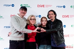 38-Lequipe-de-AU-BORD-DU-MONDE-Guerin-van-de-Vorst-Sophie-Muselle-Sasha-Deprez-et-Hamsa-Essalouh
