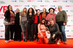 44-La-grande-equipe-de-DES-JOURS-MEILLEURS-chante-Joyeux-Anniversaire-au-Festival