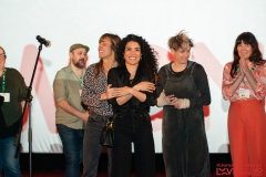 46-La-realisatrice-Elsa-Bennett-et-lactrice-Sabrina-Ouazani-entourees-de-lequipe-du-film-lors-de-la-presentation-de-DES-JOURS-MEILLEURS